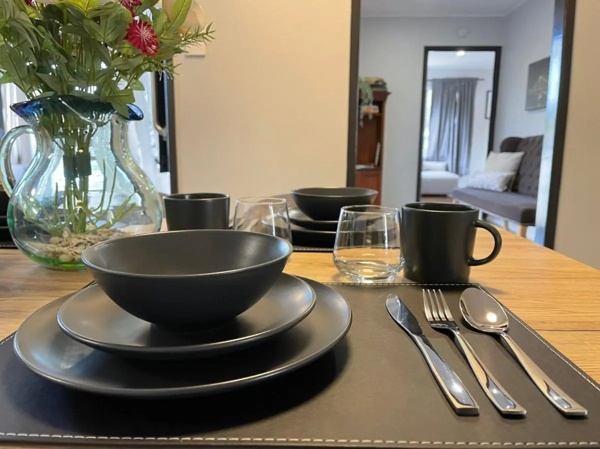 Cozy 3 Bedroom And Office Space In Center Of Kallangur 0*,