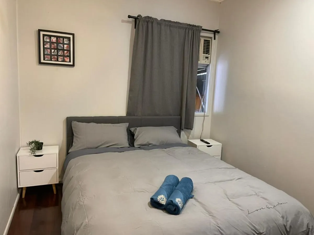 Cozy 3 Bedroom And Office Space In Center Of Kallangur 0*,