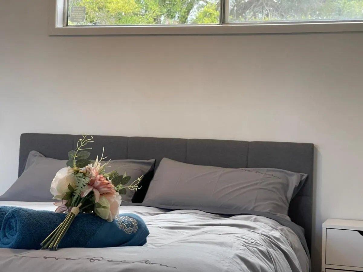 Cozy 3 Bedroom And Office Space In Center Of Kallangur Australien