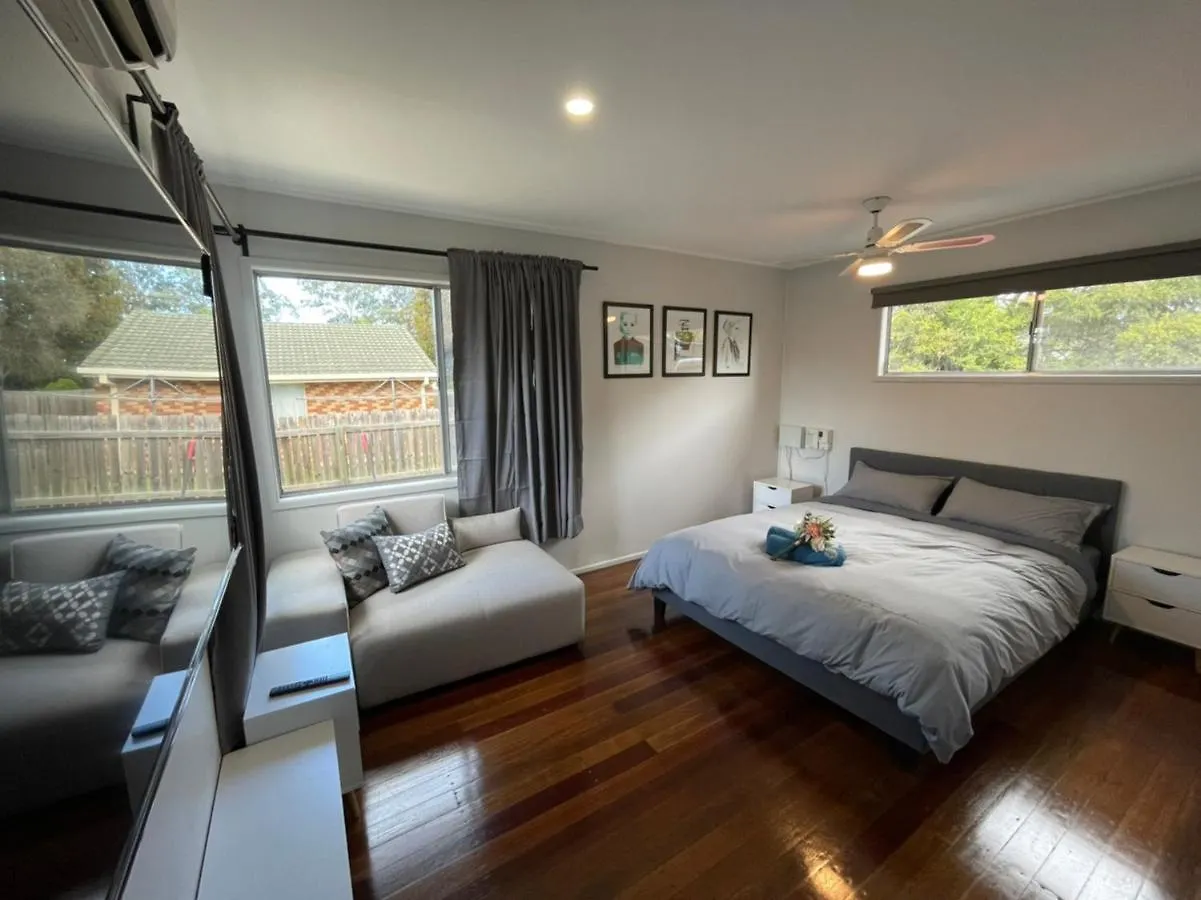 Cozy 3 Bedroom And Office Space In Center Of Kallangur